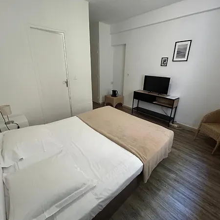 L'aiglon Bylitis فندق 2*